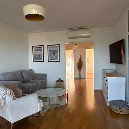 3bd With Sea View, Parking, Pool, And Close To Beaches Apartment